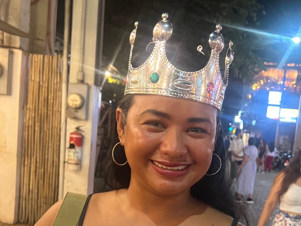 Diana Legaspi, tour guide in the Philippines, wearing a paper crown made by her group