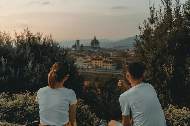 Romantic Italy - couple in Florence