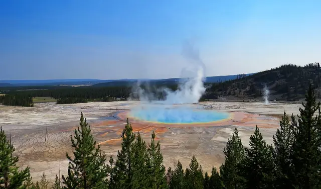 Blue hot spring, Yellowstone